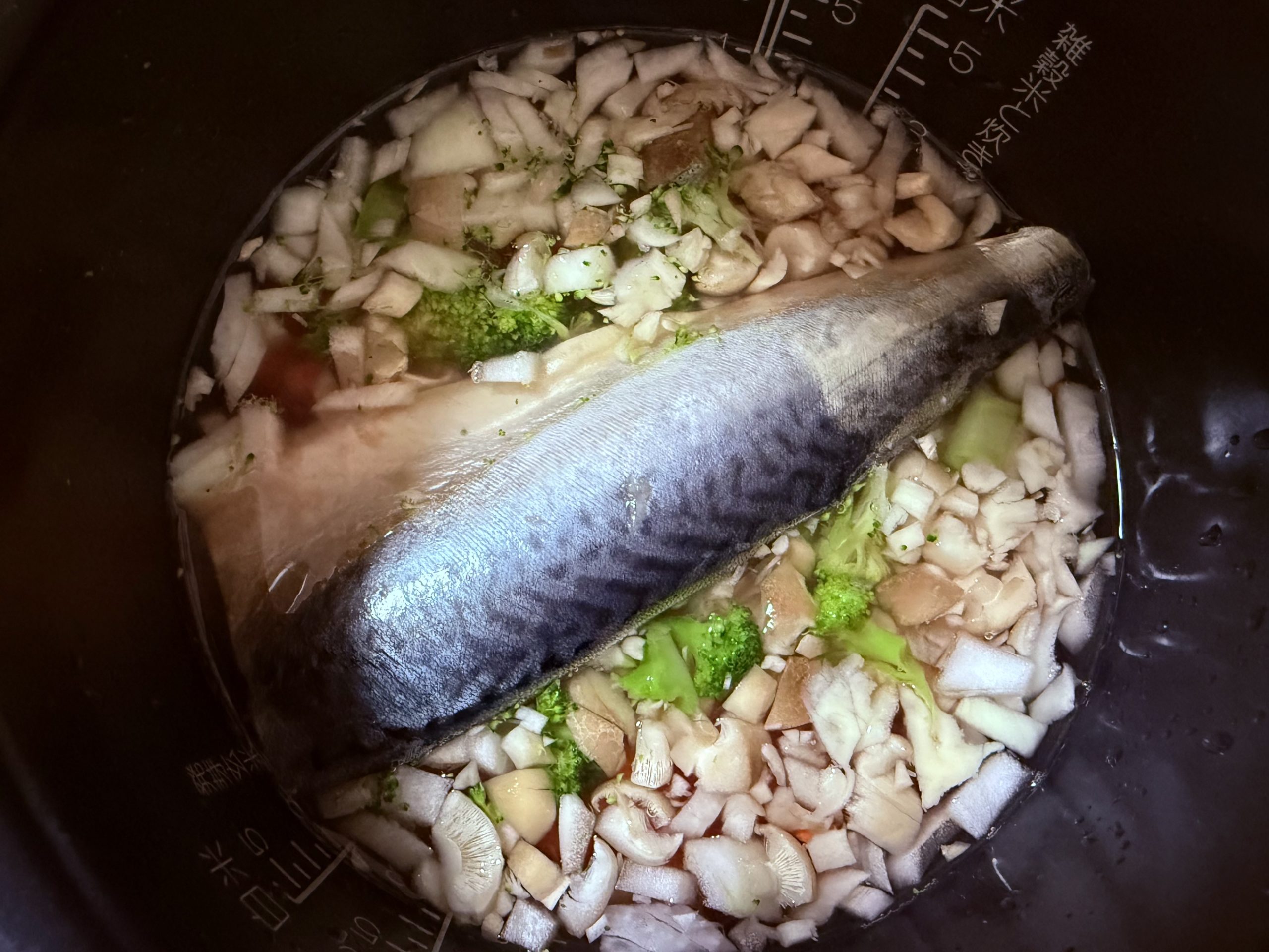 炊飯器にすべて入れた様子